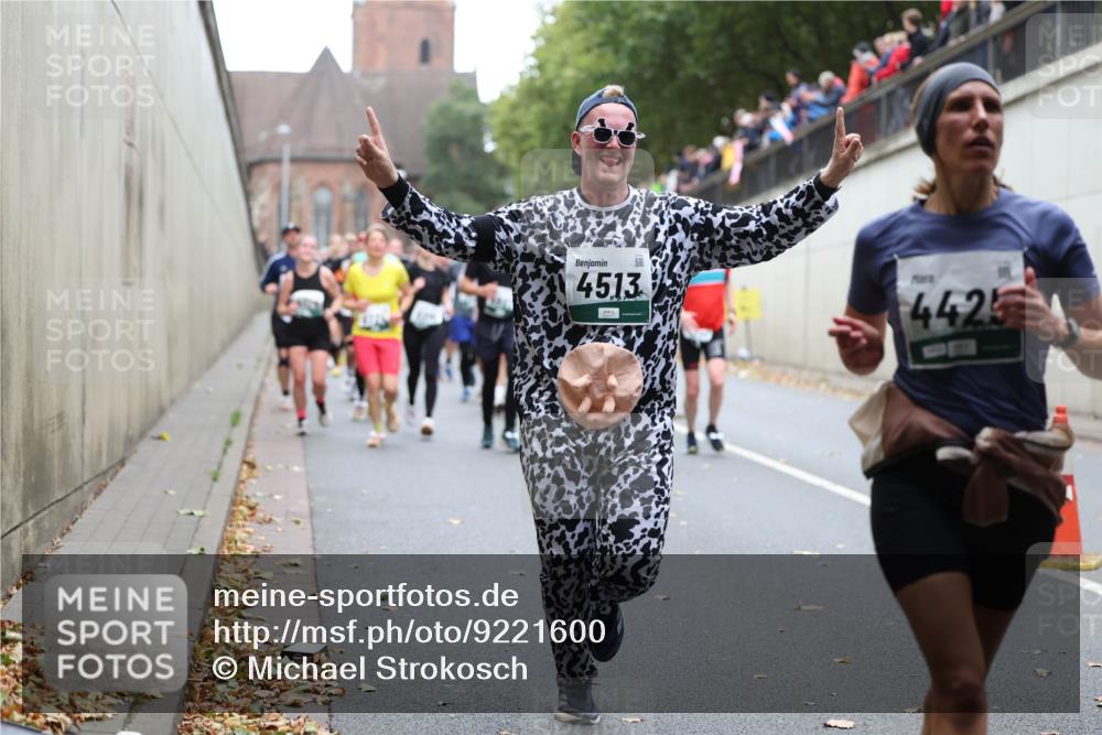 05.10.2025 - 20. swb-Marathon Bremen Michael Strokosch http://msf.ph/oto/9221600 05.10.2025 12:55:47 Laufen 45, 13, 4425 meine-sportfotos.de