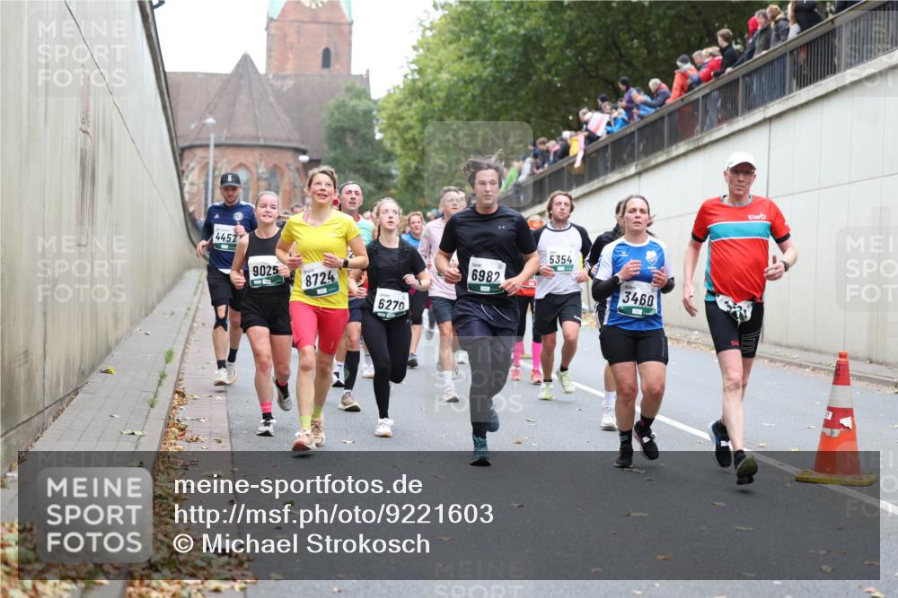 05.10.2025 - 20. swb-Marathon Bremen Michael Strokosch http://msf.ph/oto/9221603 05.10.2025 12:55:49 Laufen 4457, 9025, 8724, 6270, 6982, 5354, 3460 meine-sportfotos.de