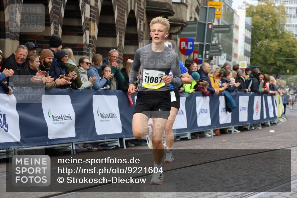 05.10.2025 - 20. swb-Marathon Bremen Strokosch-Dieckow http://msf.ph/oto/9221604 05.10.2025 10:39:24 Ziel 7111, 9239, 9863, 11067, 11343 meine-sportfotos.de