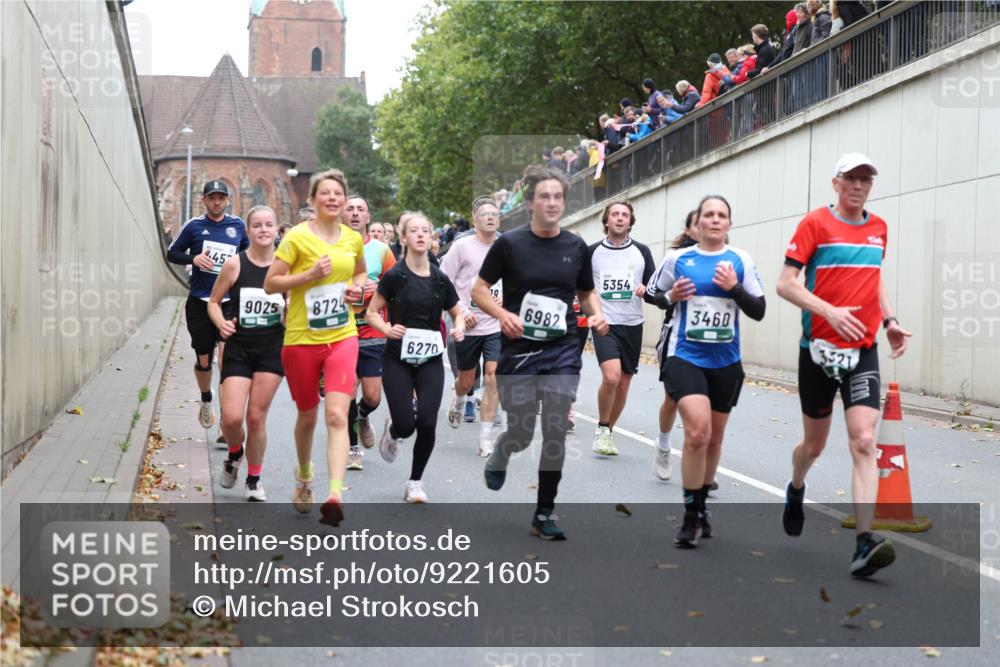 05.10.2025 - 20. swb-Marathon Bremen Michael Strokosch http://msf.ph/oto/9221605 05.10.2025 12:55:49 Laufen 4, 45, 9025, 8725, 6270, 19, 6982, 5354, 3460, 3321 meine-sportfotos.de