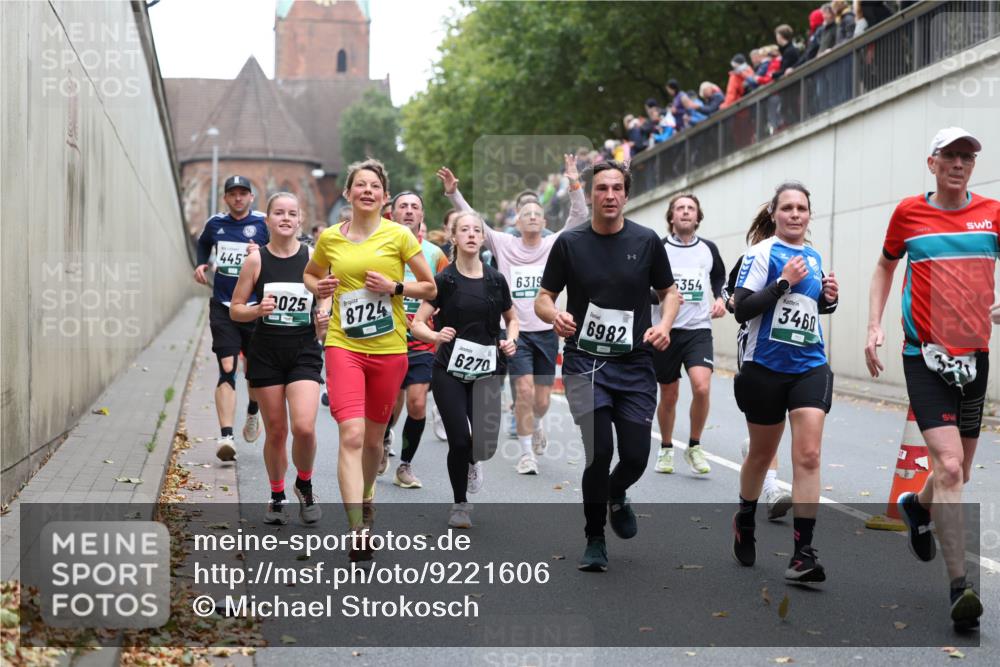 05.10.2025 - 20. swb-Marathon Bremen Michael Strokosch http://msf.ph/oto/9221606 05.10.2025 12:55:50 Laufen 445, 025, 8724, 6270, 6319, 6982, 5354, 3460 meine-sportfotos.de