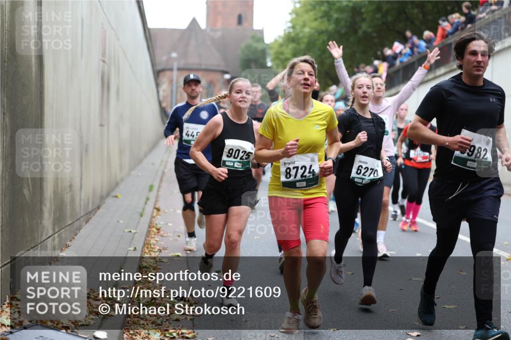 05.10.2025 - 20. swb-Marathon Bremen Michael Strokosch http://msf.ph/oto/9221609 05.10.2025 12:55:50 Laufen 445, 9025, 8724, 6270, 982 meine-sportfotos.de
