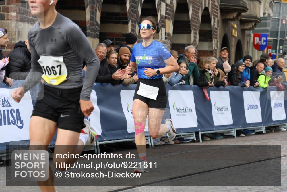 05.10.2025 - 20. swb-Marathon Bremen Strokosch-Dieckow http://msf.ph/oto/9221611 05.10.2025 10:39:25 Ziel 7111, 11067, 11343 meine-sportfotos.de