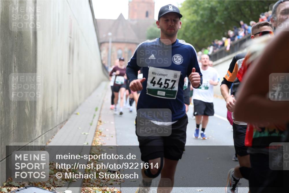 05.10.2025 - 20. swb-Marathon Bremen Michael Strokosch http://msf.ph/oto/9221614 05.10.2025 12:55:52 Laufen 4457, 31 meine-sportfotos.de