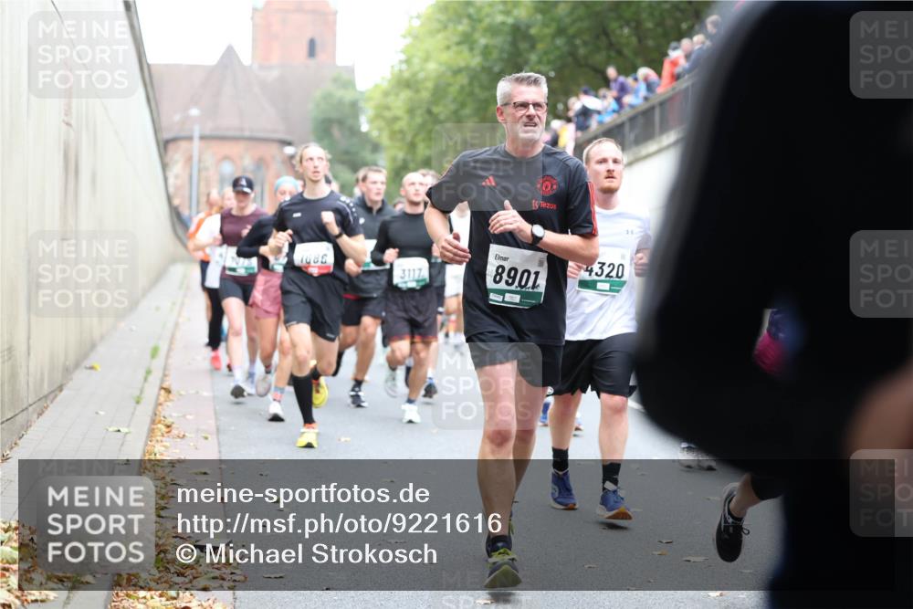 05.10.2025 - 20. swb-Marathon Bremen Michael Strokosch http://msf.ph/oto/9221616 05.10.2025 12:55:53 Laufen 1686, 3117, 8901, 4320 meine-sportfotos.de