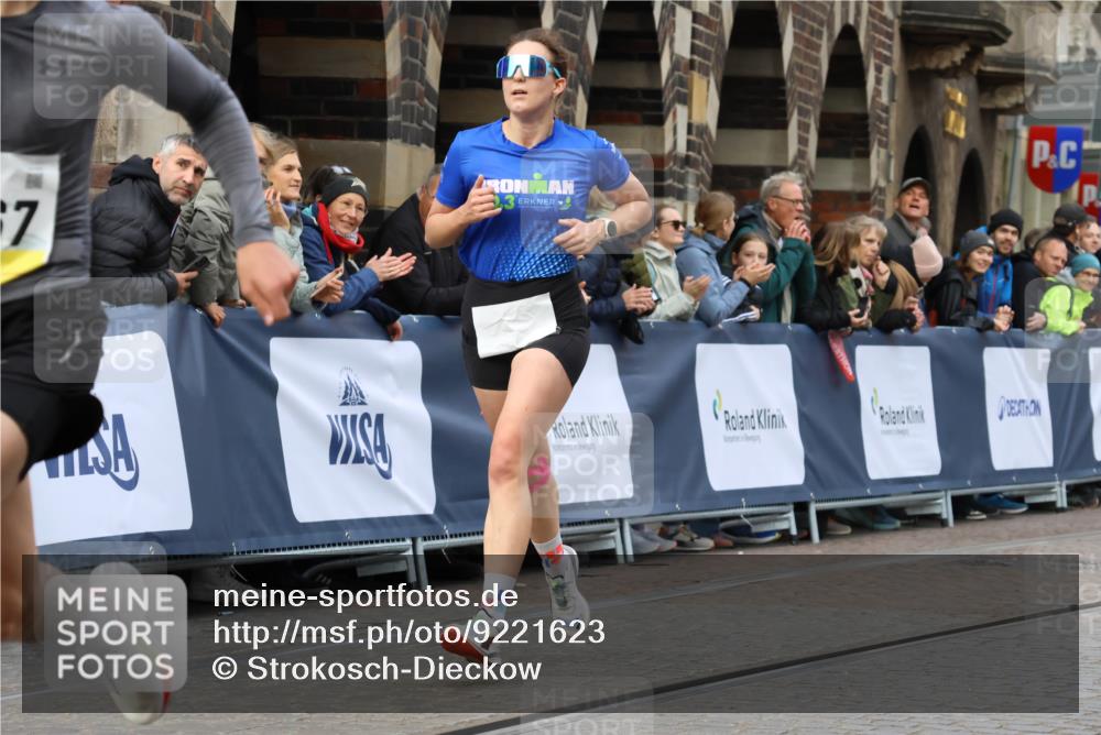 05.10.2025 - 20. swb-Marathon Bremen Strokosch-Dieckow http://msf.ph/oto/9221623 05.10.2025 10:39:25 Ziel 7111, 11067, 11343 meine-sportfotos.de