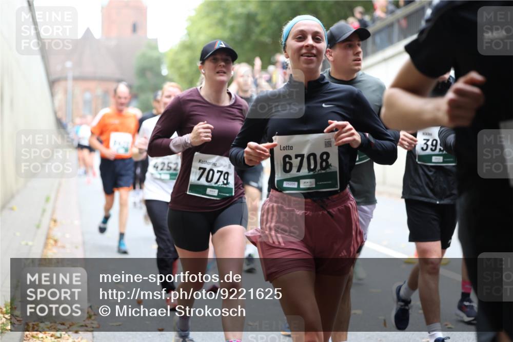 05.10.2025 - 20. swb-Marathon Bremen Michael Strokosch http://msf.ph/oto/9221625 05.10.2025 12:55:57 Laufen 4252, 6708, 39, 7079, 05205 meine-sportfotos.de