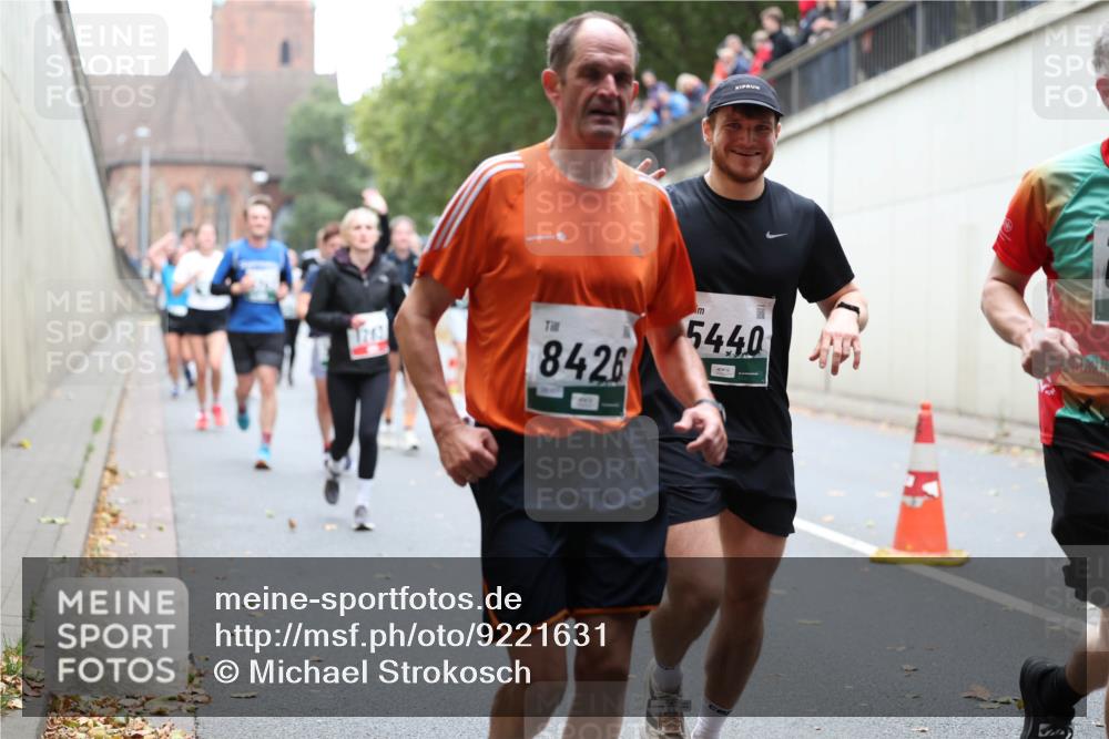05.10.2025 - 20. swb-Marathon Bremen Michael Strokosch http://msf.ph/oto/9221631 05.10.2025 12:55:59 Laufen 1243, 8426, 5440 meine-sportfotos.de