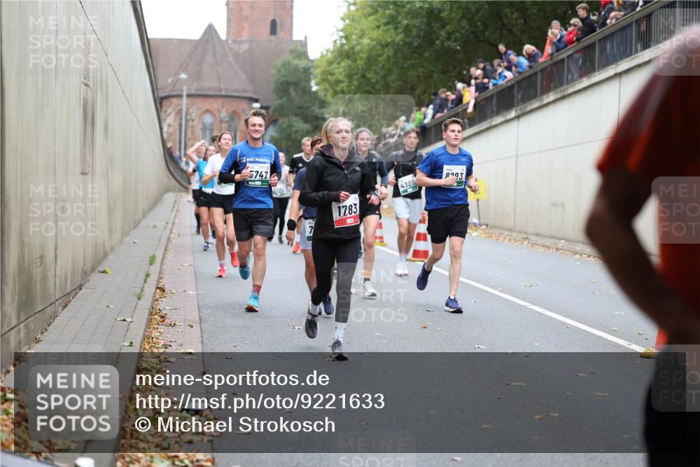 05.10.2025 - 20. swb-Marathon Bremen Michael Strokosch http://msf.ph/oto/9221633 05.10.2025 12:55:59 Laufen 5747, 7, 1783, 4306, 8293 meine-sportfotos.de