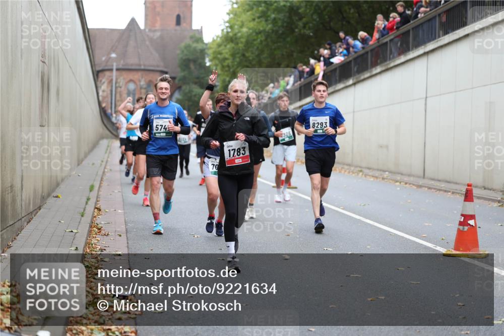 05.10.2025 - 20. swb-Marathon Bremen Michael Strokosch http://msf.ph/oto/9221634 05.10.2025 12:56:00 Laufen 574, 70, 1783, 306, 8293 meine-sportfotos.de
