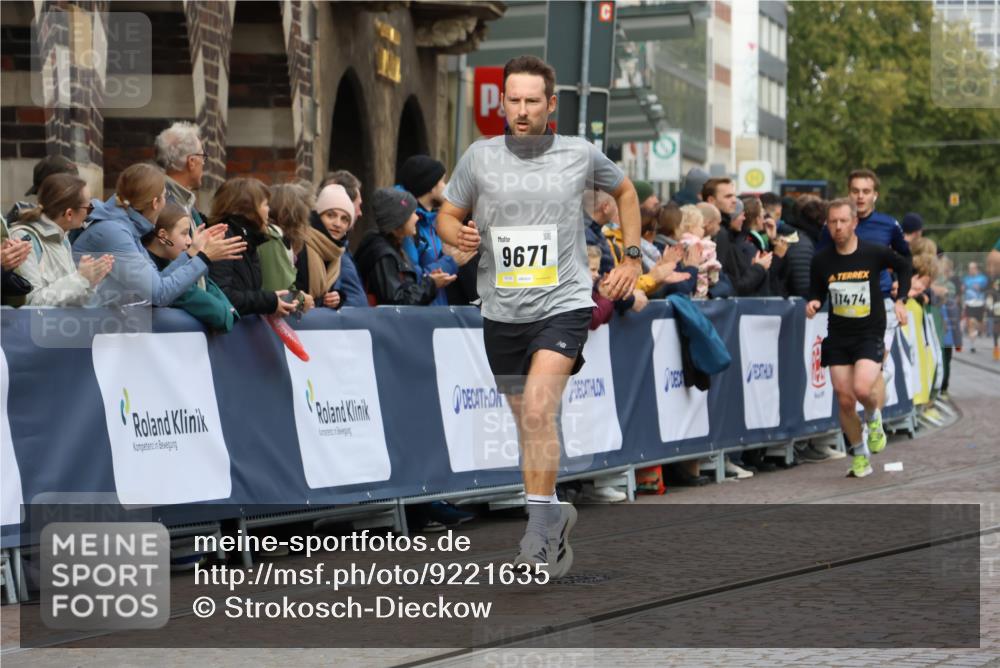 05.10.2025 - 20. swb-Marathon Bremen Strokosch-Dieckow http://msf.ph/oto/9221635 05.10.2025 10:39:34 Ziel 9289, 9671, 10525, 11418, 11474 meine-sportfotos.de