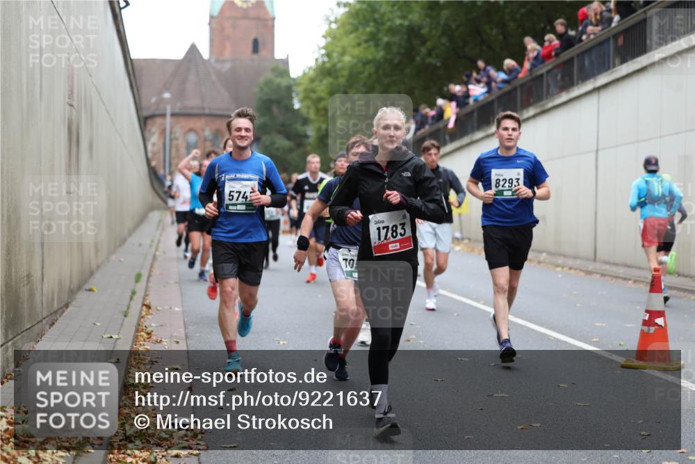 05.10.2025 - 20. swb-Marathon Bremen Michael Strokosch http://msf.ph/oto/9221637 05.10.2025 12:56:01 Laufen 574, 1783, 8293 meine-sportfotos.de