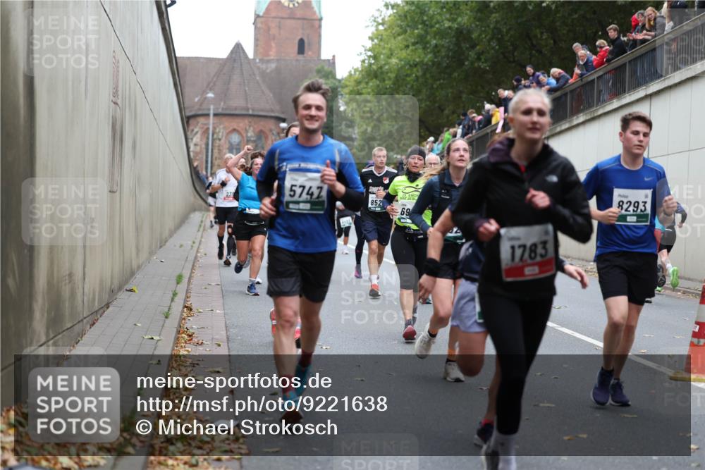 05.10.2025 - 20. swb-Marathon Bremen Michael Strokosch http://msf.ph/oto/9221638 05.10.2025 12:56:01 Laufen 5747, 852, 69, 1283, 8293 meine-sportfotos.de