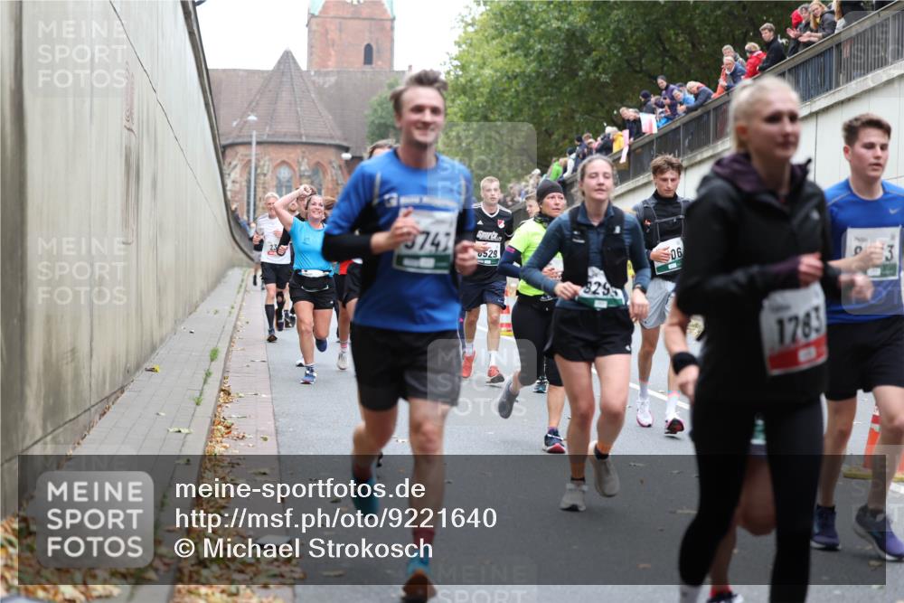 05.10.2025 - 20. swb-Marathon Bremen Michael Strokosch http://msf.ph/oto/9221640 05.10.2025 12:56:02 Laufen 3747, 529, 8295, 06, 1263 meine-sportfotos.de