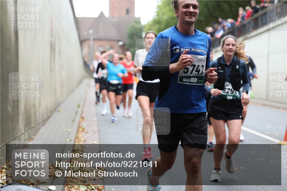 05.10.2025 - 20. swb-Marathon Bremen Michael Strokosch http://msf.ph/oto/9221641 05.10.2025 12:56:02 Laufen 5747, 40, 829 meine-sportfotos.de