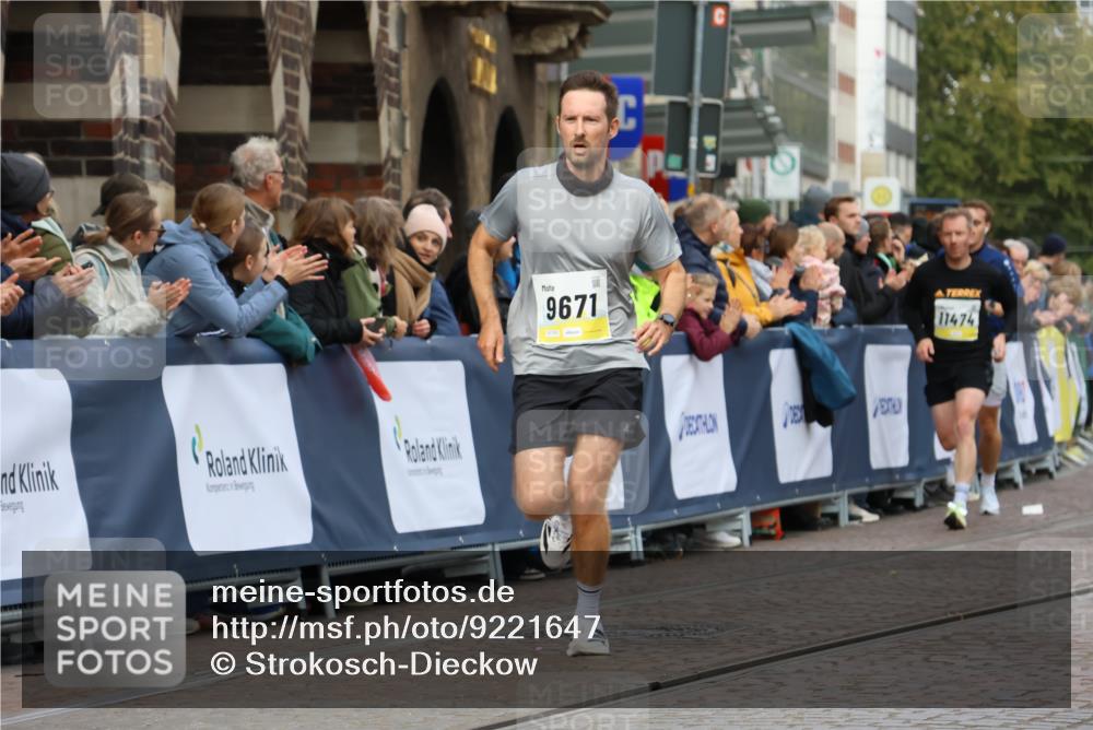 05.10.2025 - 20. swb-Marathon Bremen Strokosch-Dieckow http://msf.ph/oto/9221647 05.10.2025 10:39:34 Ziel 9289, 9671, 10525, 11418, 11474 meine-sportfotos.de