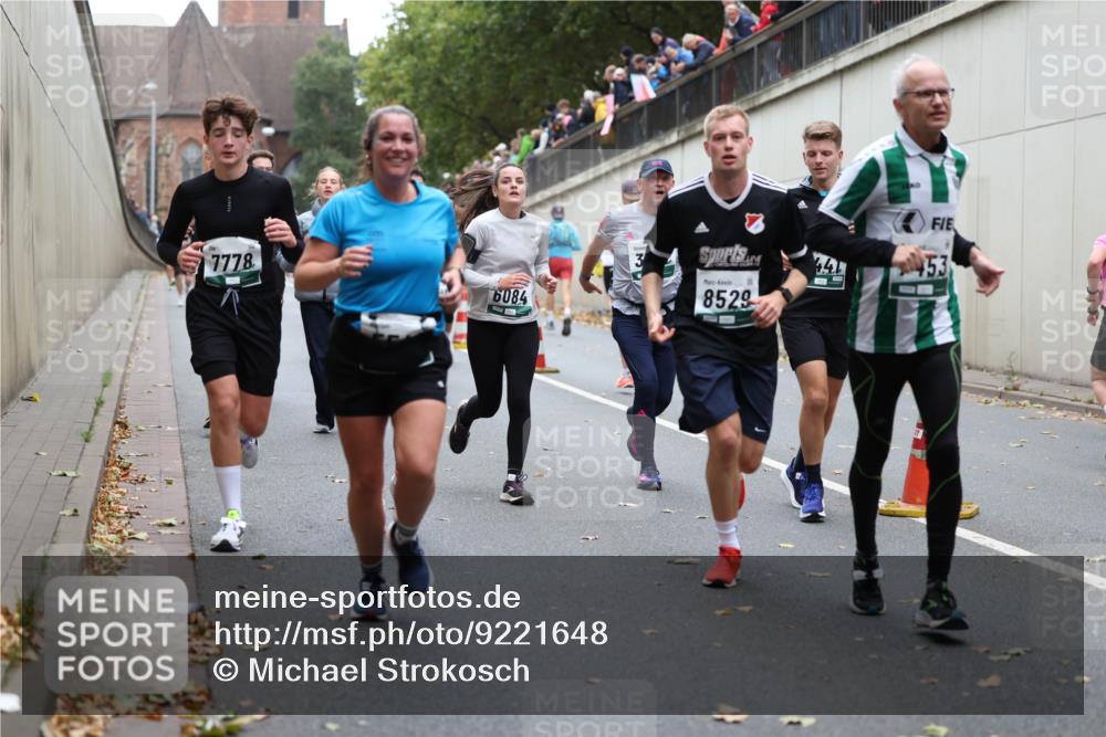 05.10.2025 - 20. swb-Marathon Bremen Michael Strokosch http://msf.ph/oto/9221648 05.10.2025 12:56:04 Laufen 7778, 13440, 6084, 8529, 453 meine-sportfotos.de