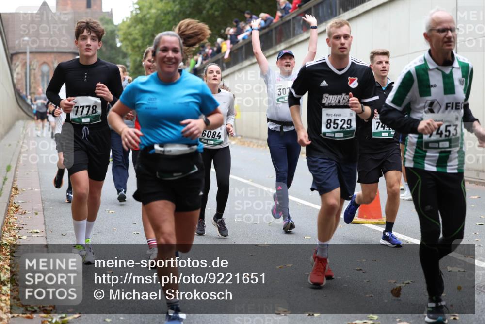 05.10.2025 - 20. swb-Marathon Bremen Michael Strokosch http://msf.ph/oto/9221651 05.10.2025 12:56:05 Laufen 7778, 6084, 307, 8529, 74, 453 meine-sportfotos.de