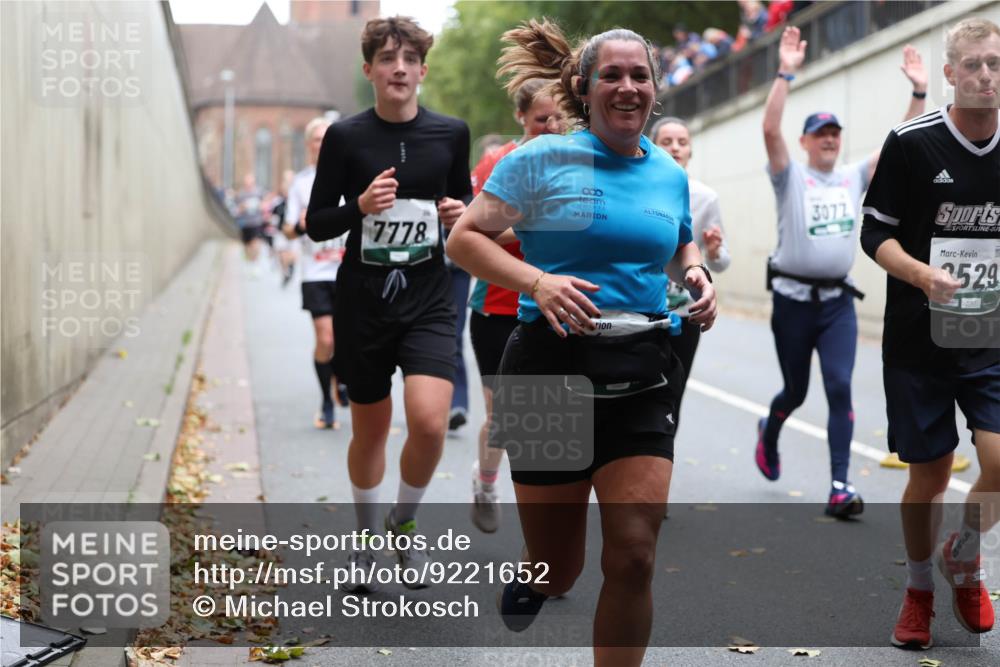 05.10.2025 - 20. swb-Marathon Bremen Michael Strokosch http://msf.ph/oto/9221652 05.10.2025 12:56:05 Laufen 7778, 8, 3072, 529 meine-sportfotos.de
