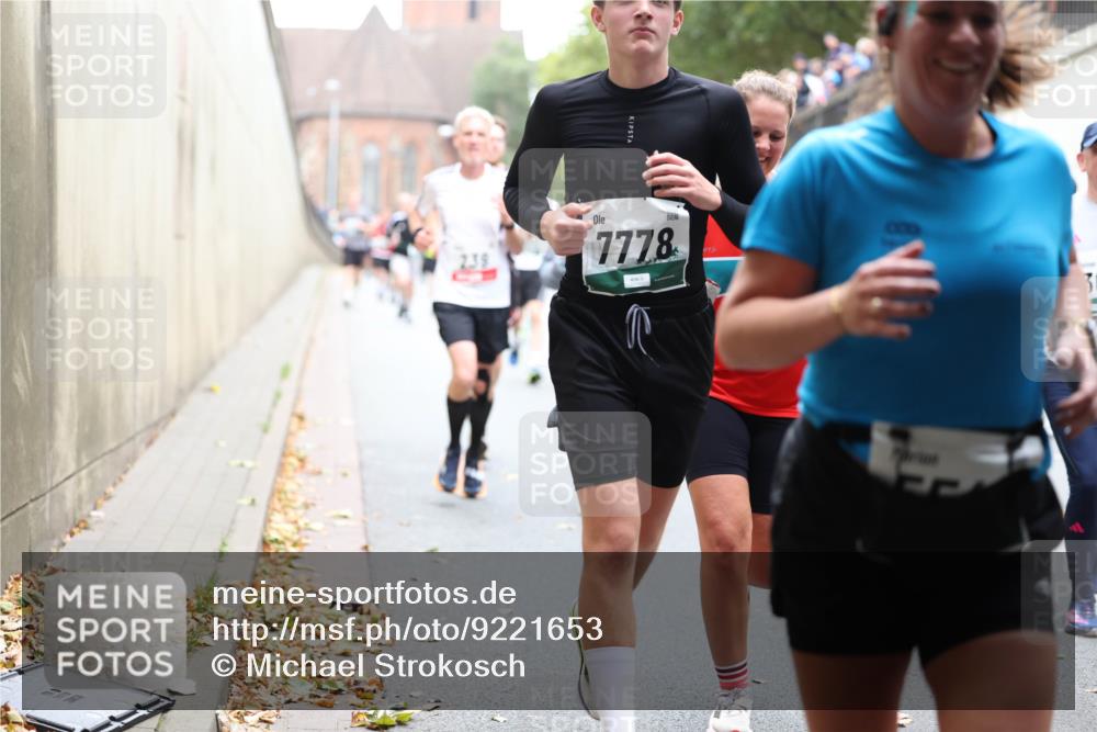 05.10.2025 - 20. swb-Marathon Bremen Michael Strokosch http://msf.ph/oto/9221653 05.10.2025 12:56:06 Laufen 239, 7778 meine-sportfotos.de