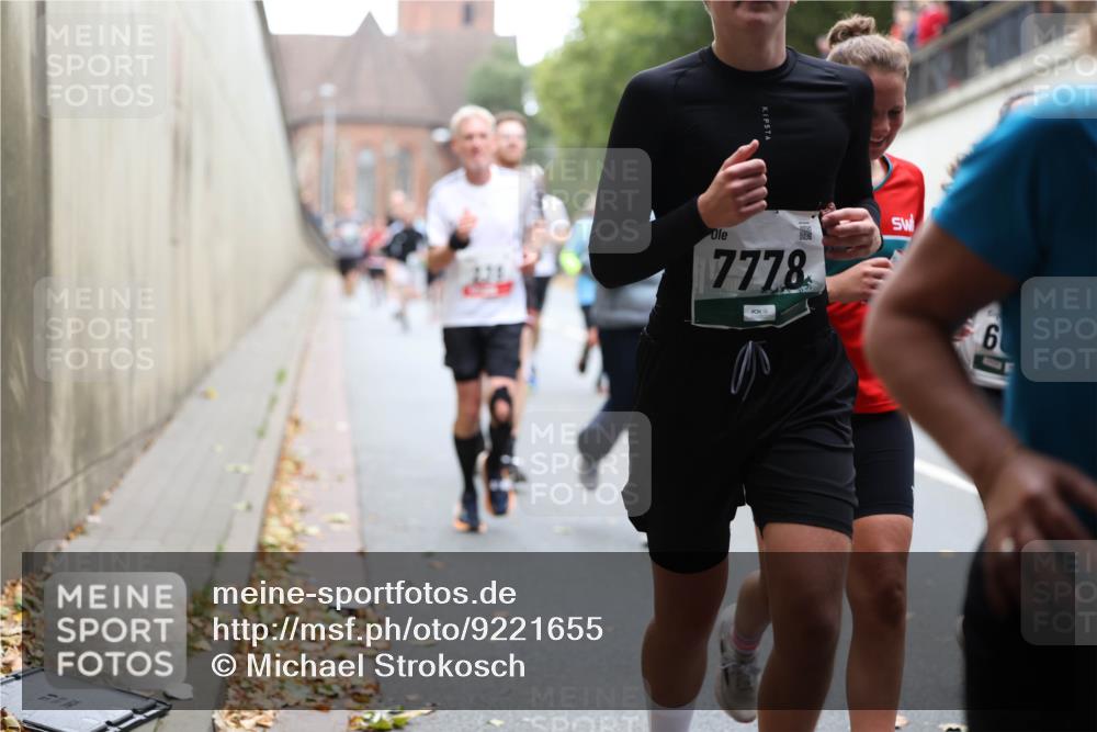 05.10.2025 - 20. swb-Marathon Bremen Michael Strokosch http://msf.ph/oto/9221655 05.10.2025 12:56:06 Laufen 7778, 6 meine-sportfotos.de