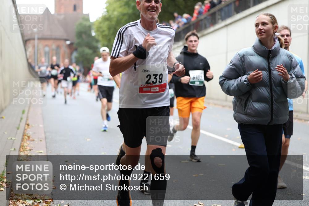 05.10.2025 - 20. swb-Marathon Bremen Michael Strokosch http://msf.ph/oto/9221659 05.10.2025 12:56:08 Laufen 2, 39, 01236, 6102 meine-sportfotos.de