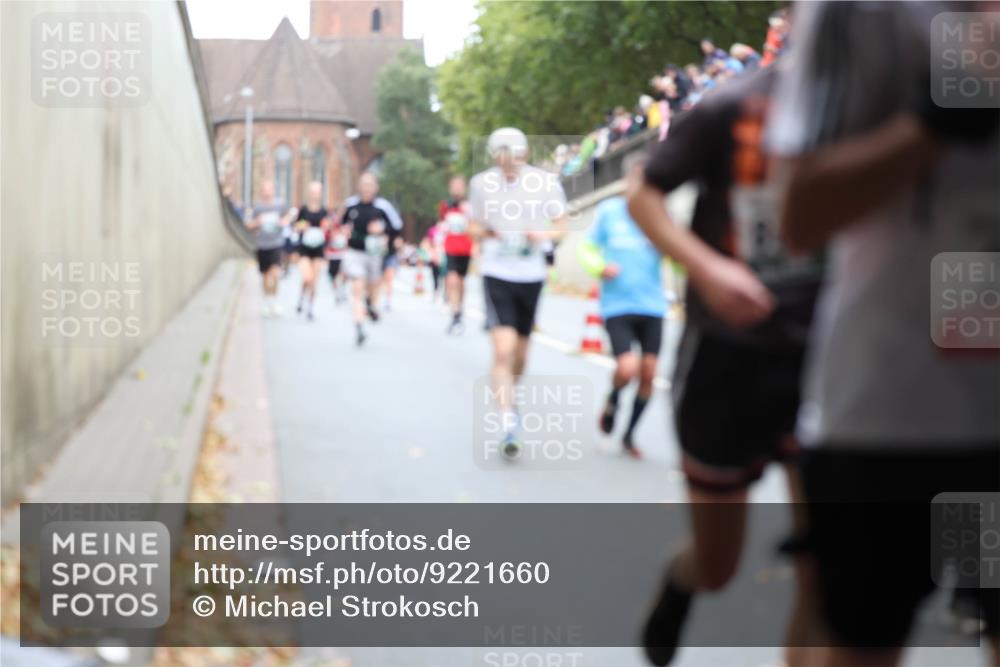 05.10.2025 - 20. swb-Marathon Bremen Michael Strokosch http://msf.ph/oto/9221660 05.10.2025 12:56:08 Laufen  meine-sportfotos.de
