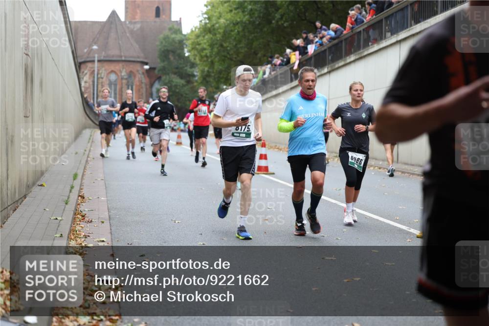 05.10.2025 - 20. swb-Marathon Bremen Michael Strokosch http://msf.ph/oto/9221662 05.10.2025 12:56:09 Laufen 8175, 8586, 8 meine-sportfotos.de