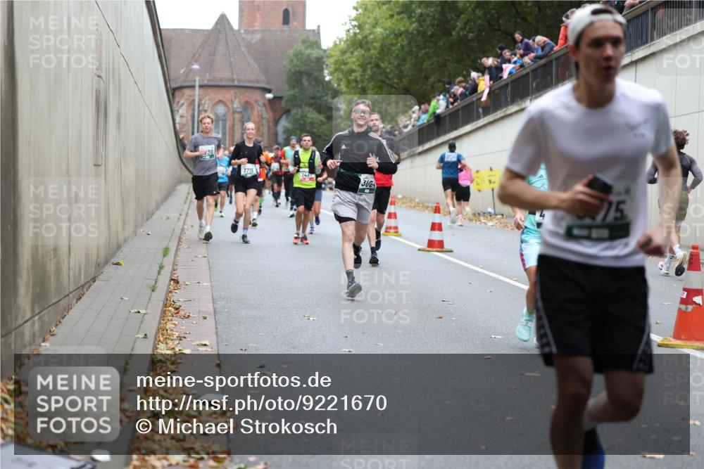 05.10.2025 - 20. swb-Marathon Bremen Michael Strokosch http://msf.ph/oto/9221670 05.10.2025 12:56:11 Laufen  meine-sportfotos.de