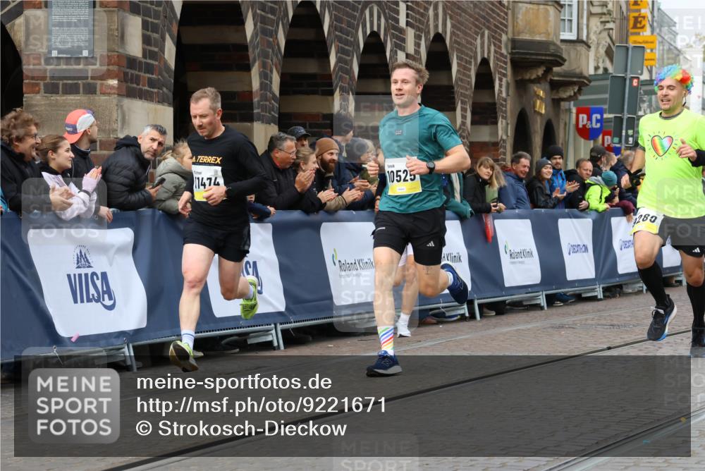 05.10.2025 - 20. swb-Marathon Bremen Strokosch-Dieckow http://msf.ph/oto/9221671 05.10.2025 10:39:37 Ziel 9289, 9671, 10525, 11349, 11418, 11474 meine-sportfotos.de