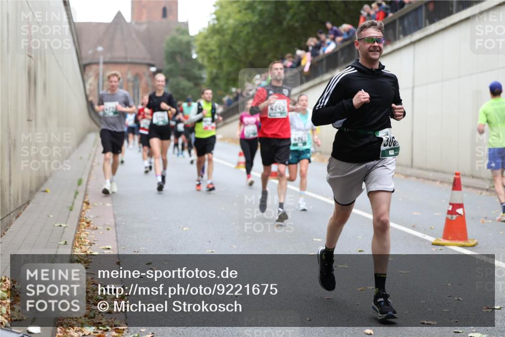 05.10.2025 - 20. swb-Marathon Bremen Michael Strokosch http://msf.ph/oto/9221675 05.10.2025 12:56:13 Laufen 4648, 300 meine-sportfotos.de