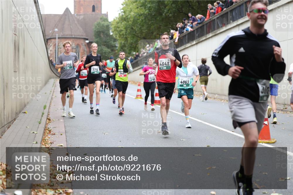 05.10.2025 - 20. swb-Marathon Bremen Michael Strokosch http://msf.ph/oto/9221676 05.10.2025 12:56:13 Laufen 230, 2962, 7715, 4, 1467, 623, 4648, 4063, 302 meine-sportfotos.de