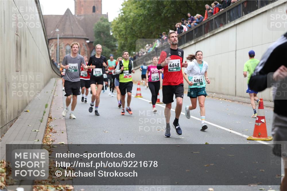 05.10.2025 - 20. swb-Marathon Bremen Michael Strokosch http://msf.ph/oto/9221678 05.10.2025 12:56:13 Laufen 4230, 2952, 7715, 146, 6236, 4648, 4063 meine-sportfotos.de