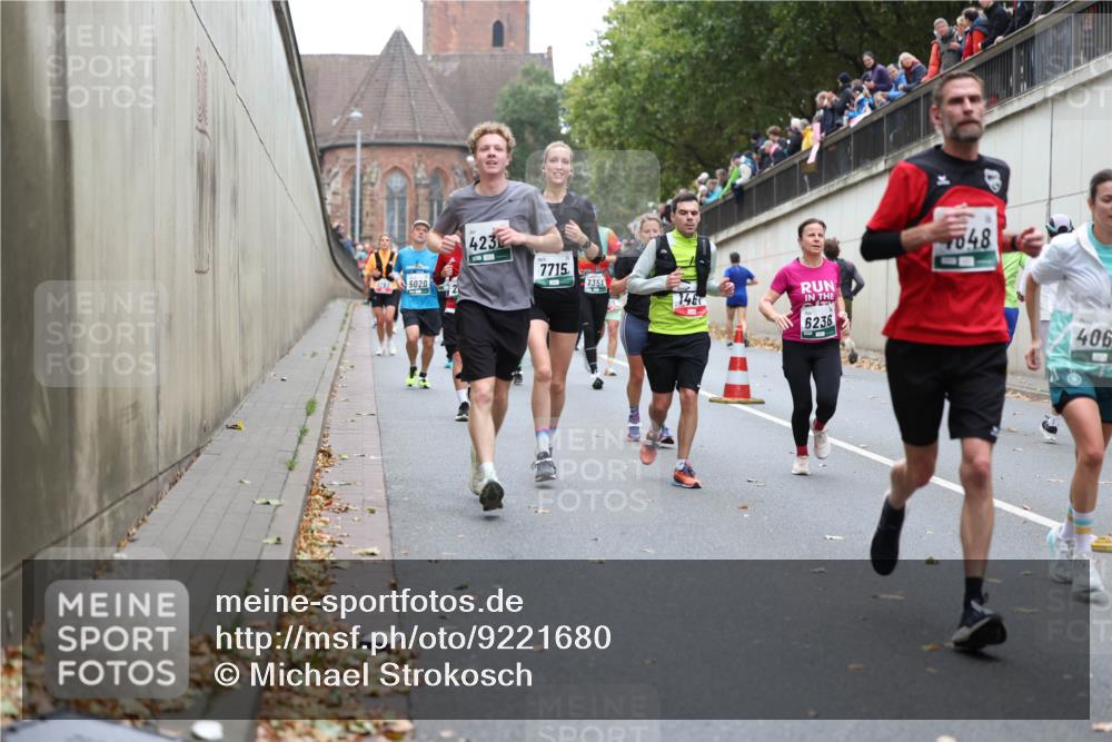 05.10.2025 - 20. swb-Marathon Bremen Michael Strokosch http://msf.ph/oto/9221680 05.10.2025 12:56:14 Laufen 5020, 2, 423, 7715, 735, 146, 6236, 7048, 406 meine-sportfotos.de