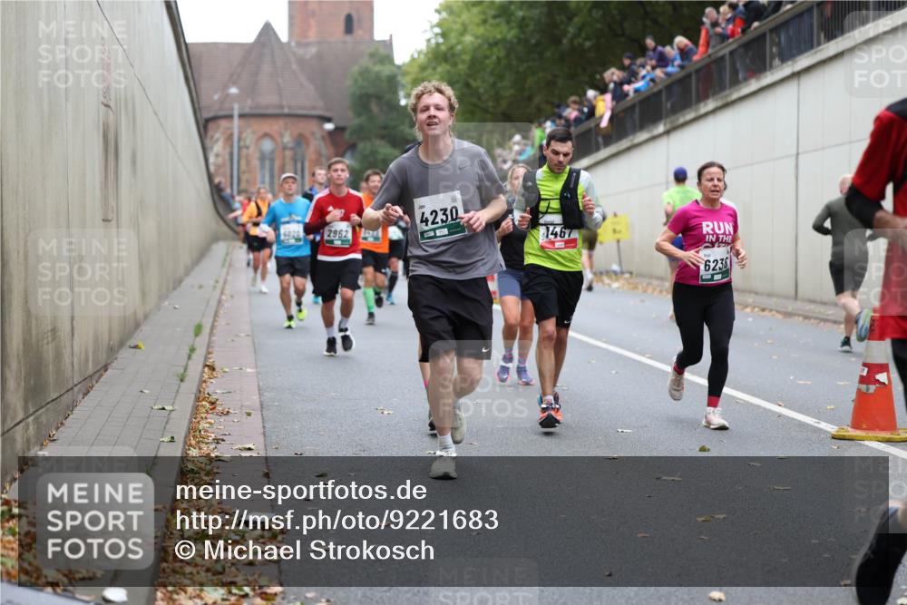 05.10.2025 - 20. swb-Marathon Bremen Michael Strokosch http://msf.ph/oto/9221683 05.10.2025 12:56:15 Laufen 6020, 2962, 4230, 1467, 6238 meine-sportfotos.de