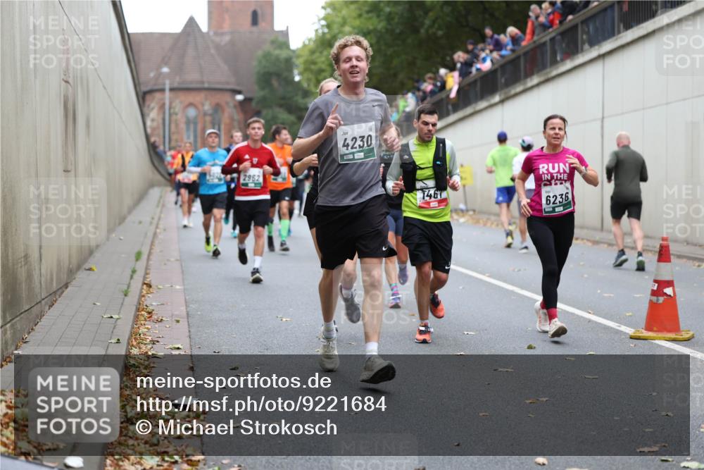 05.10.2025 - 20. swb-Marathon Bremen Michael Strokosch http://msf.ph/oto/9221684 05.10.2025 12:56:15 Laufen 2962, 4230, 1467, 6236 meine-sportfotos.de