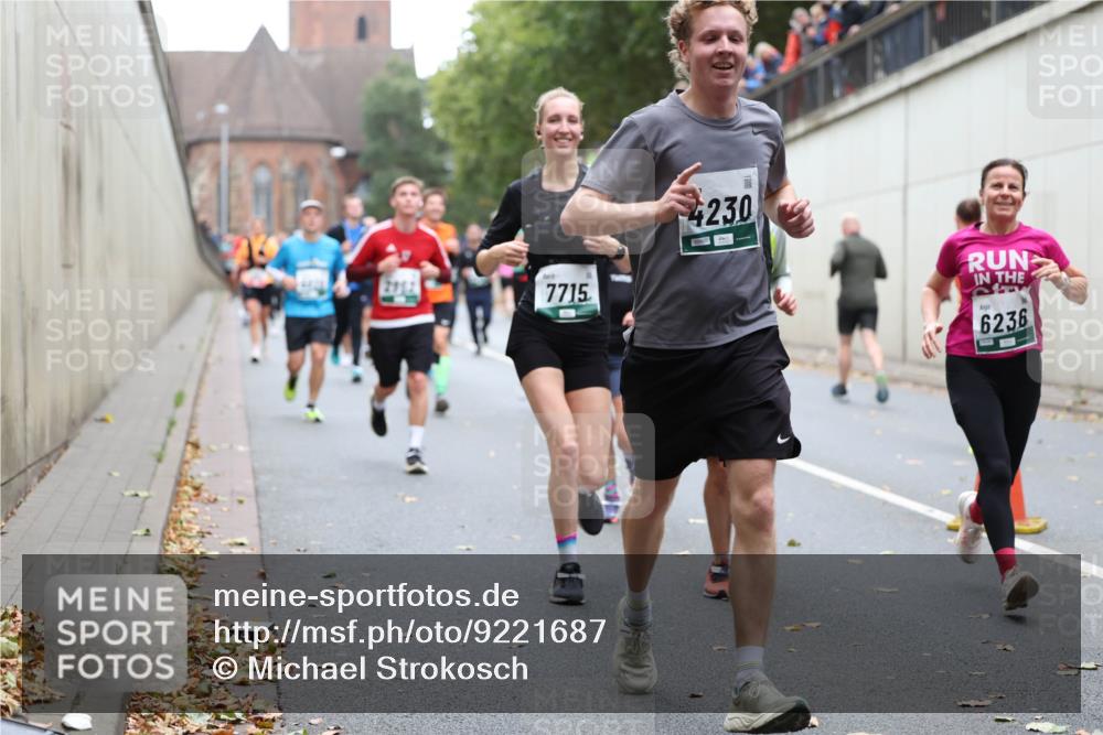 05.10.2025 - 20. swb-Marathon Bremen Michael Strokosch http://msf.ph/oto/9221687 05.10.2025 12:56:16 Laufen 2952, 7715, 4230, 6236 meine-sportfotos.de