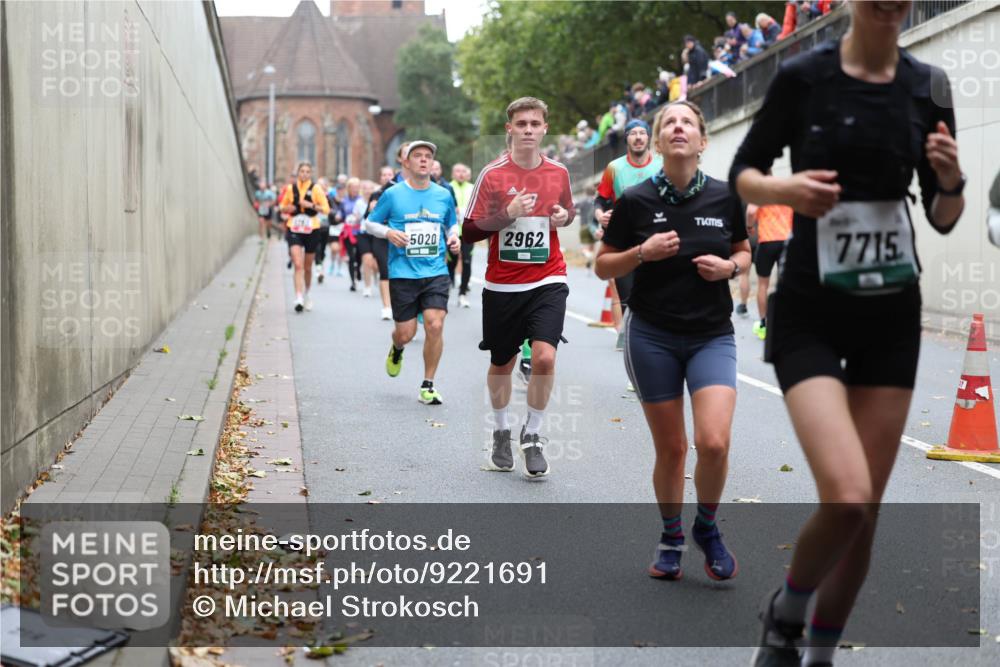 05.10.2025 - 20. swb-Marathon Bremen Michael Strokosch http://msf.ph/oto/9221691 05.10.2025 12:56:17 Laufen 5020, 2962, 7715 meine-sportfotos.de