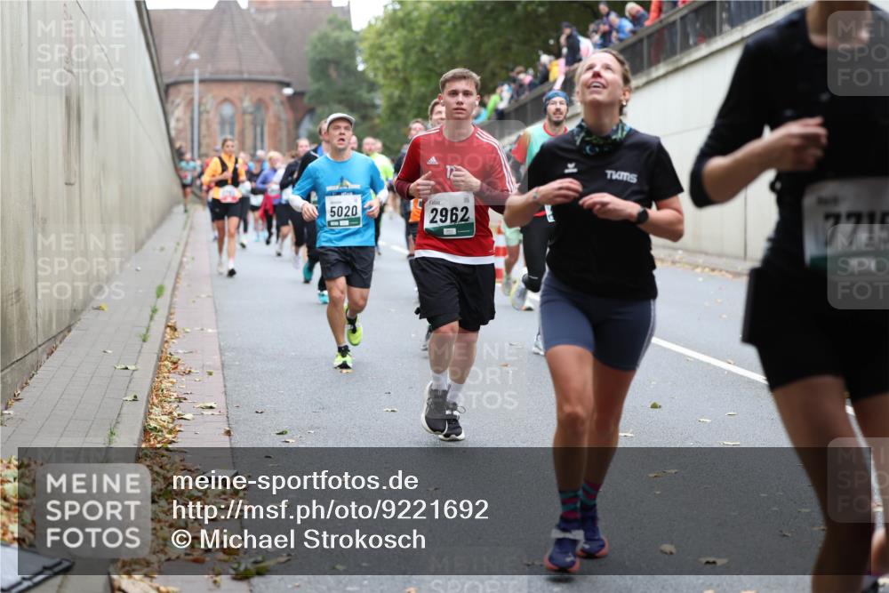 05.10.2025 - 20. swb-Marathon Bremen Michael Strokosch http://msf.ph/oto/9221692 05.10.2025 12:56:18 Laufen 5020, 2962, 7715 meine-sportfotos.de