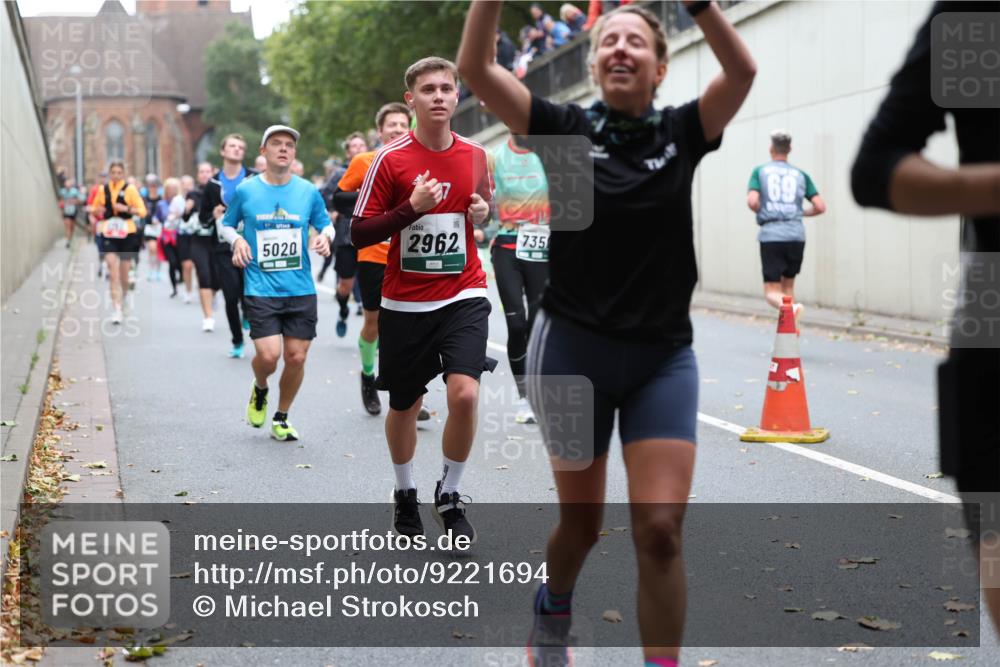 05.10.2025 - 20. swb-Marathon Bremen Michael Strokosch http://msf.ph/oto/9221694 05.10.2025 12:56:18 Laufen 5020, 2962, 735, 69 meine-sportfotos.de