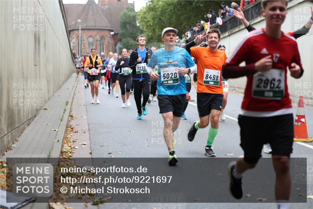 05.10.2025 - 20. swb-Marathon Bremen Michael Strokosch http://msf.ph/oto/9221697 05.10.2025 12:56:19 Laufen 6819, 1793, 7230, 5020, 52, 8498, 99, 2962 meine-sportfotos.de
