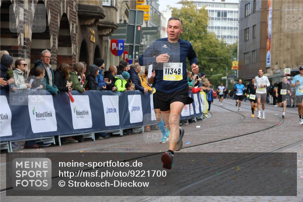 05.10.2025 - 20. swb-Marathon Bremen Strokosch-Dieckow http://msf.ph/oto/9221700 05.10.2025 10:39:45 Ziel 9922, 10052, 10171, 10175, 10176, 10753, 11335, 11349 meine-sportfotos.de