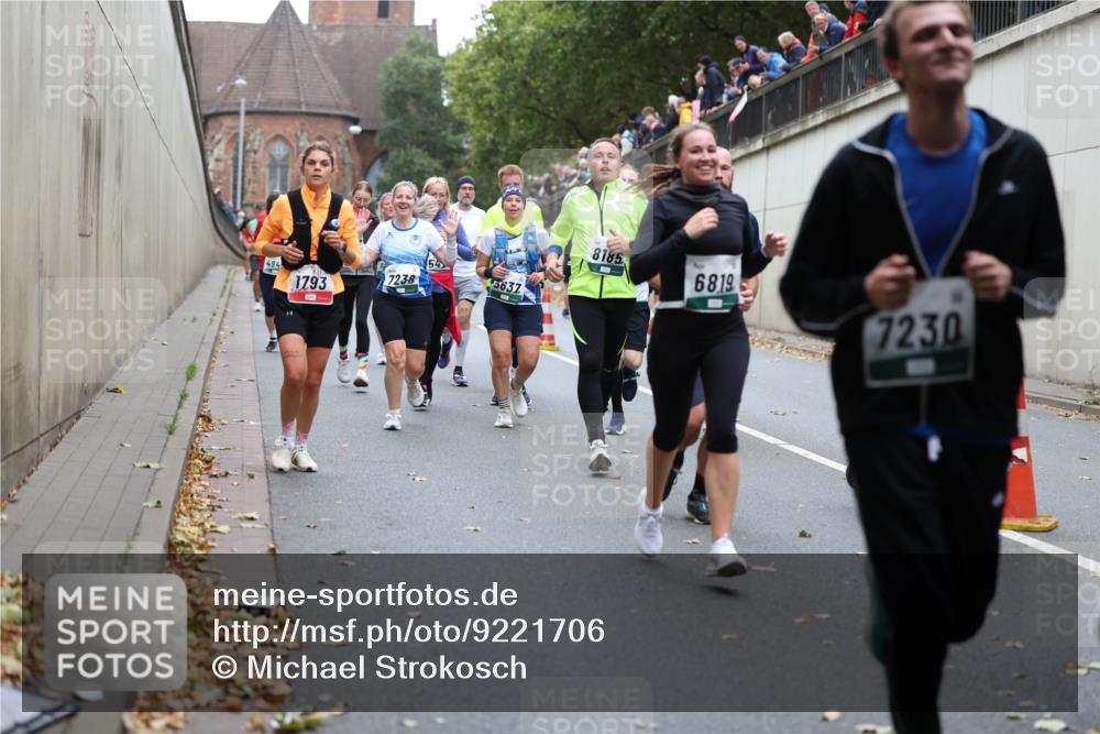 05.10.2025 - 20. swb-Marathon Bremen Michael Strokosch http://msf.ph/oto/9221706 05.10.2025 12:56:22 Laufen 494, 7238, 1793, 5637, 8185, 6819, 7230 meine-sportfotos.de