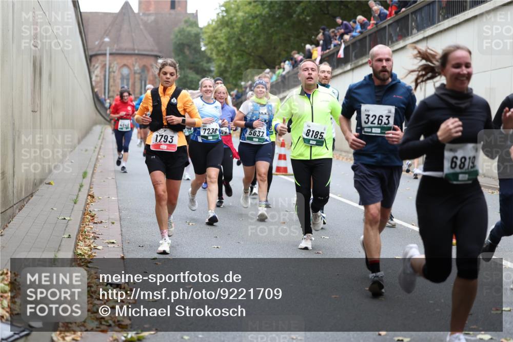 05.10.2025 - 20. swb-Marathon Bremen Michael Strokosch http://msf.ph/oto/9221709 05.10.2025 12:56:23 Laufen 4848, 7238, 4, 5637, 1793, 8185, 3263, 6819 meine-sportfotos.de