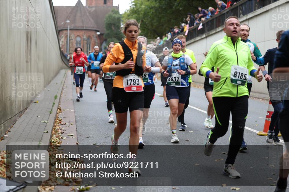 05.10.2025 - 20. swb-Marathon Bremen Michael Strokosch http://msf.ph/oto/9221711 05.10.2025 12:56:24 Laufen 4946, 1793, 8, 5637, 8185 meine-sportfotos.de