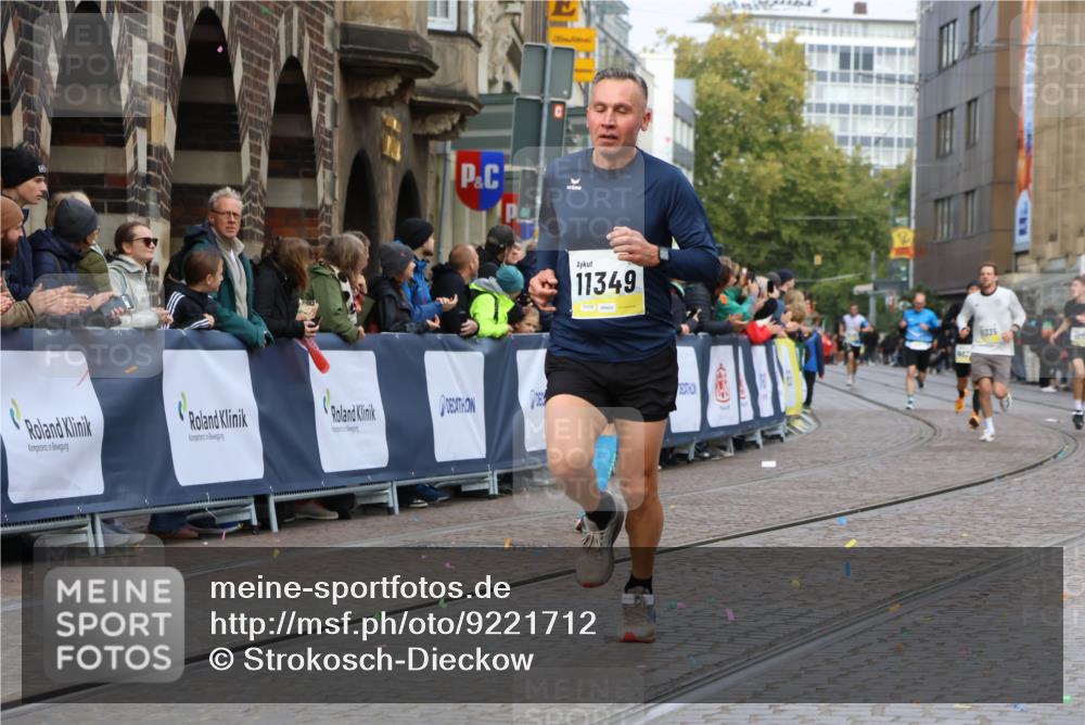 05.10.2025 - 20. swb-Marathon Bremen Strokosch-Dieckow http://msf.ph/oto/9221712 05.10.2025 10:39:45 Ziel 9922, 10052, 10171, 10175, 10176, 10753, 11335, 11349 meine-sportfotos.de