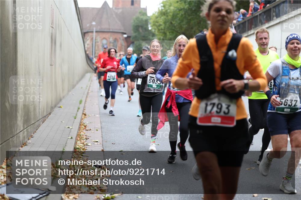 05.10.2025 - 20. swb-Marathon Bremen Michael Strokosch http://msf.ph/oto/9221714 05.10.2025 12:56:25 Laufen 4946, 503, 1793, 6, 5637 meine-sportfotos.de