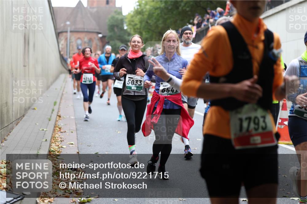 05.10.2025 - 20. swb-Marathon Bremen Michael Strokosch http://msf.ph/oto/9221715 05.10.2025 12:56:25 Laufen 6946, 5033, 654, 1793 meine-sportfotos.de