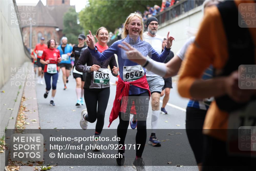 05.10.2025 - 20. swb-Marathon Bremen Michael Strokosch http://msf.ph/oto/9221717 05.10.2025 12:56:26 Laufen 5033, 6547, 17 meine-sportfotos.de