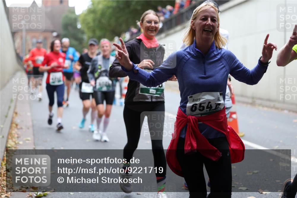 05.10.2025 - 20. swb-Marathon Bremen Michael Strokosch http://msf.ph/oto/9221719 05.10.2025 12:56:26 Laufen 6547, 9122 meine-sportfotos.de